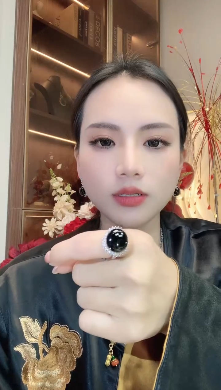 【闪购商品】翡翠戒指18K金镶嵌D63一件