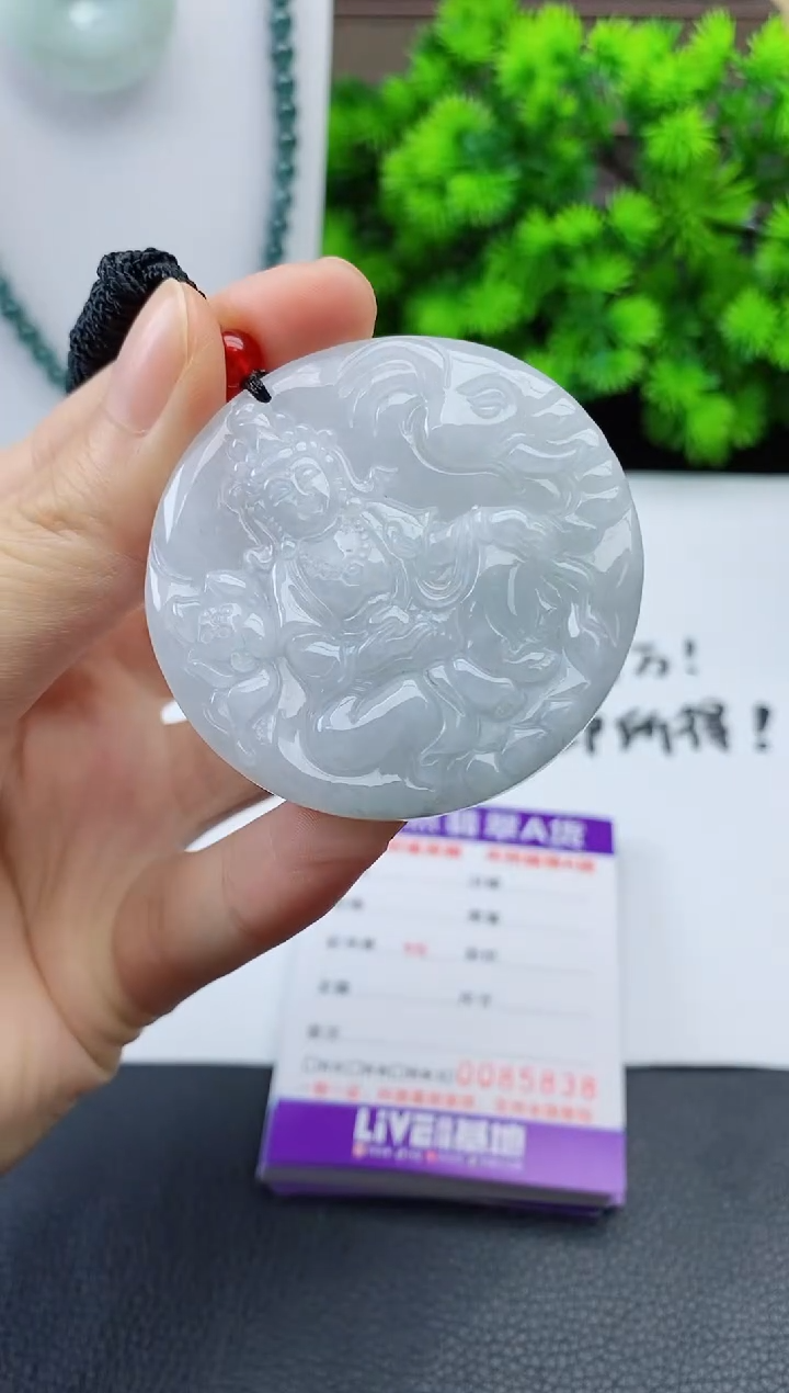 翡翠未镶嵌颈饰 