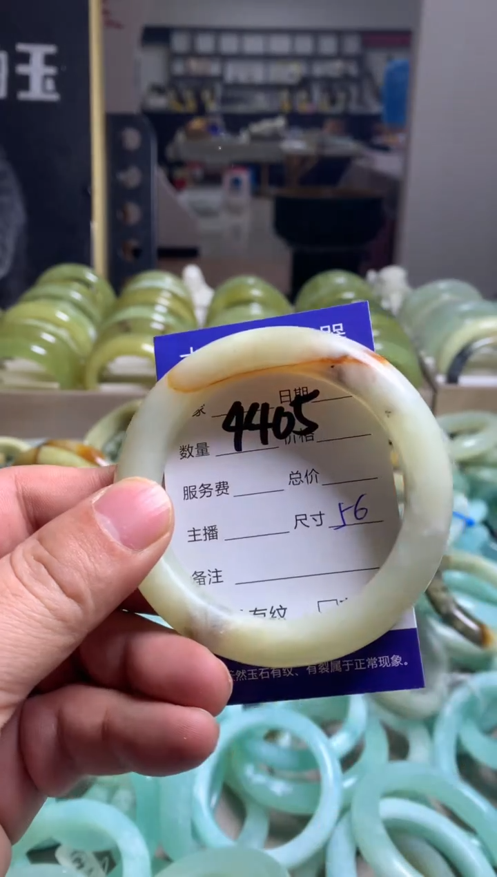 【闪购商品】蛇纹石玉手镯未镶嵌4405