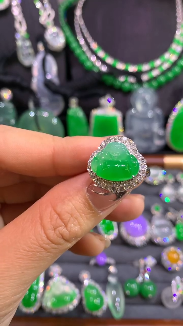 18K金镶嵌戒指翡翠两用款