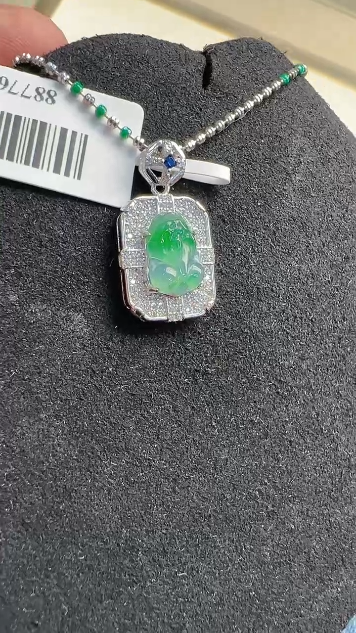 【闪购商品】翡翠吊坠(不含链)银S925镶嵌多样性发货拍一发一