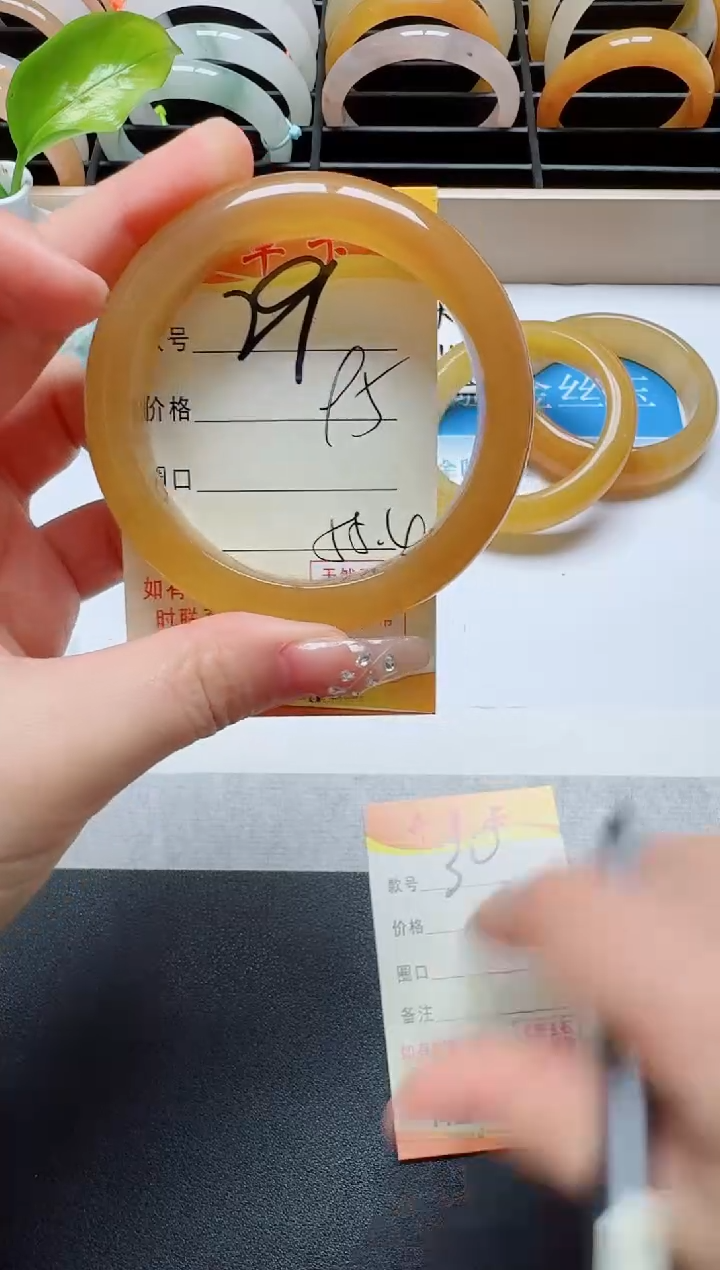 【闪购商品】石英质玉手镯未镶嵌29