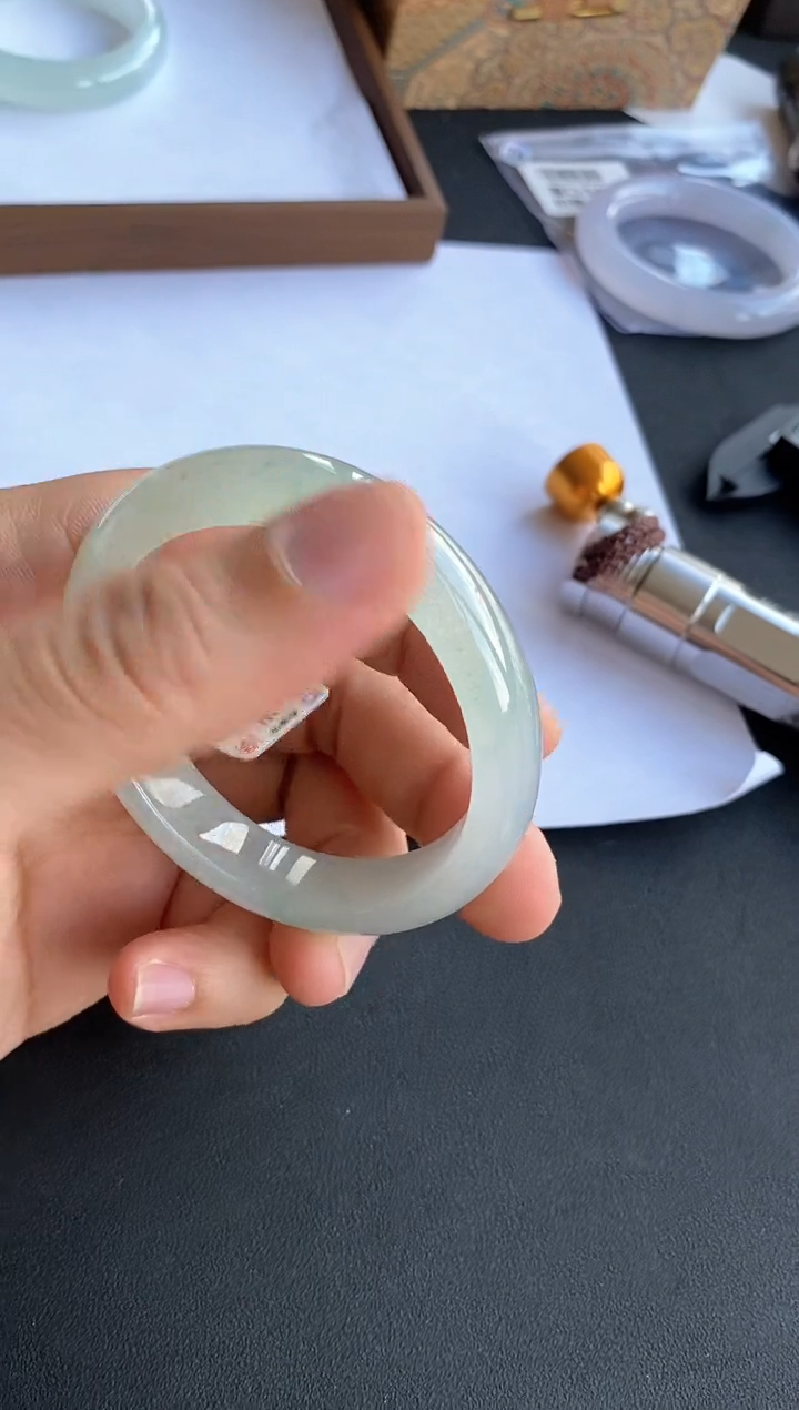 翡翠手镯未镶嵌71号55*48*13*8.1贵妃