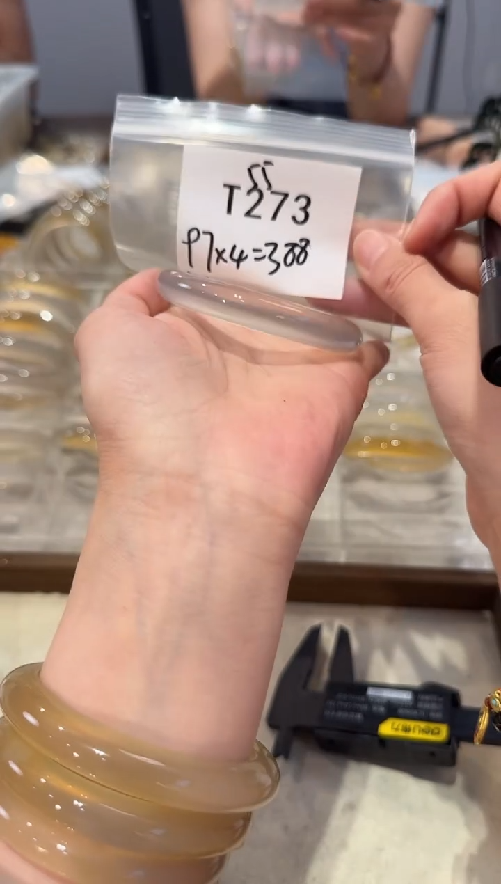 玛瑙/玉髓手镯未镶嵌T273