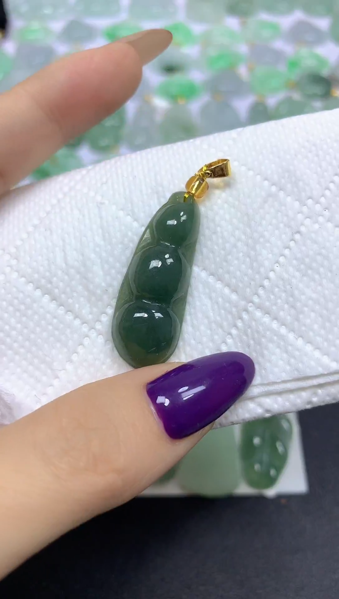 颈饰未镶嵌翡翠 