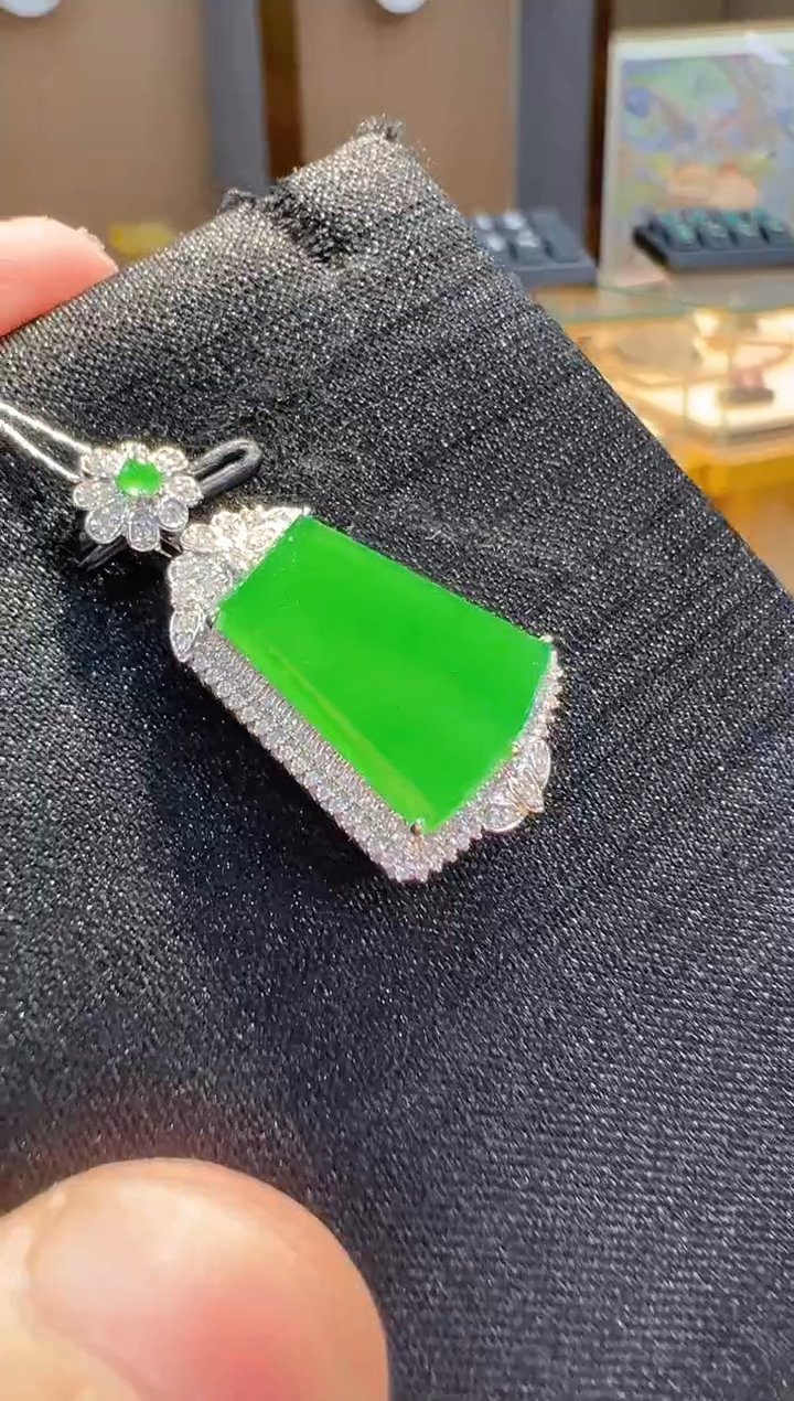 翡翠18K金镶嵌吊坠(不含链)