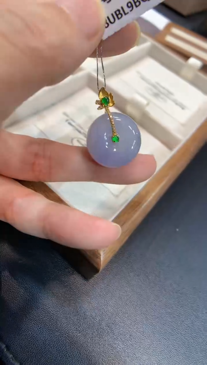 颈饰18K金镶嵌翡翠平安扣