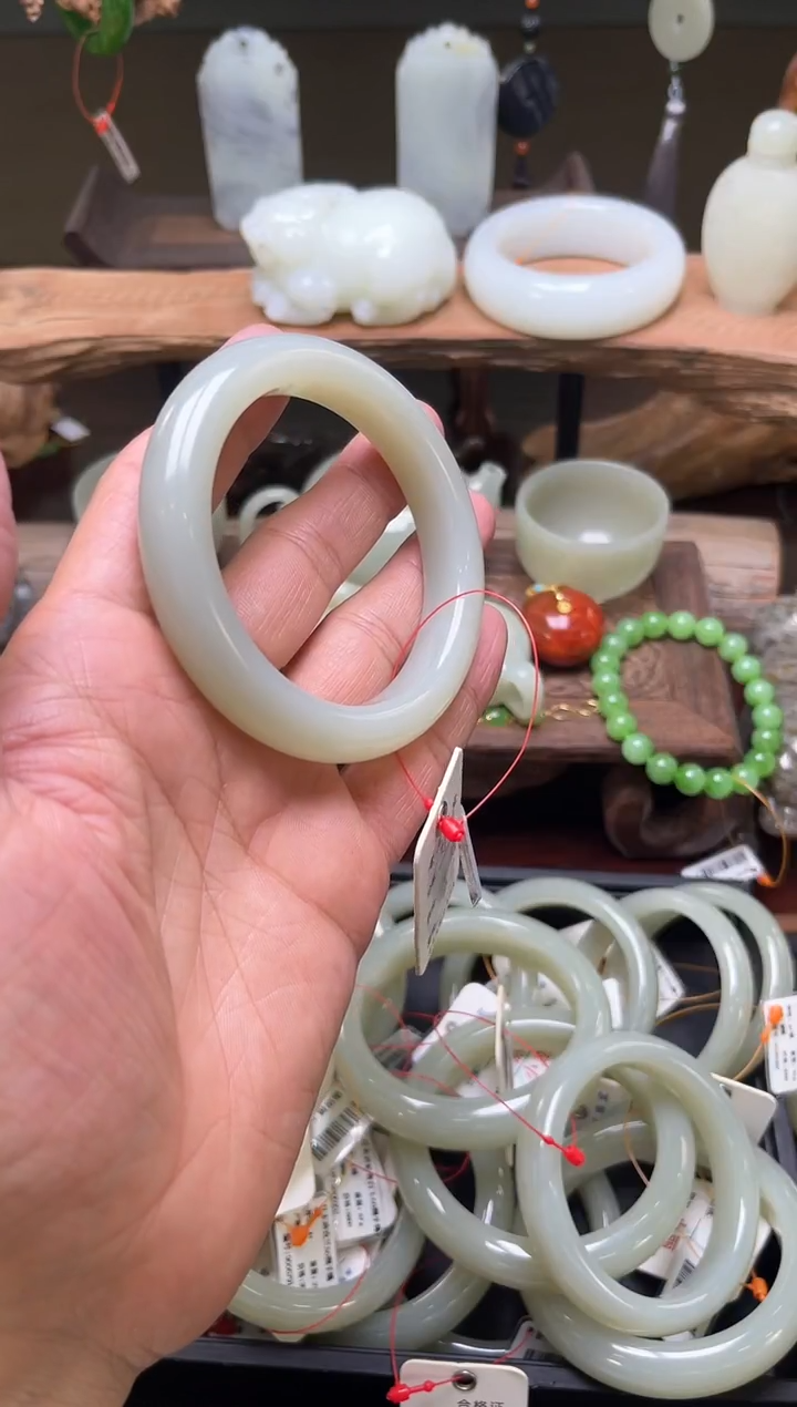 【闪购商品】和田玉手镯未镶嵌且末青白 60圈 9007231