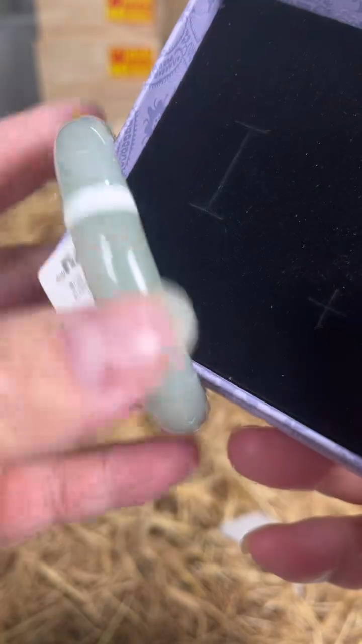 未镶嵌手镯石英质玉编码C-600