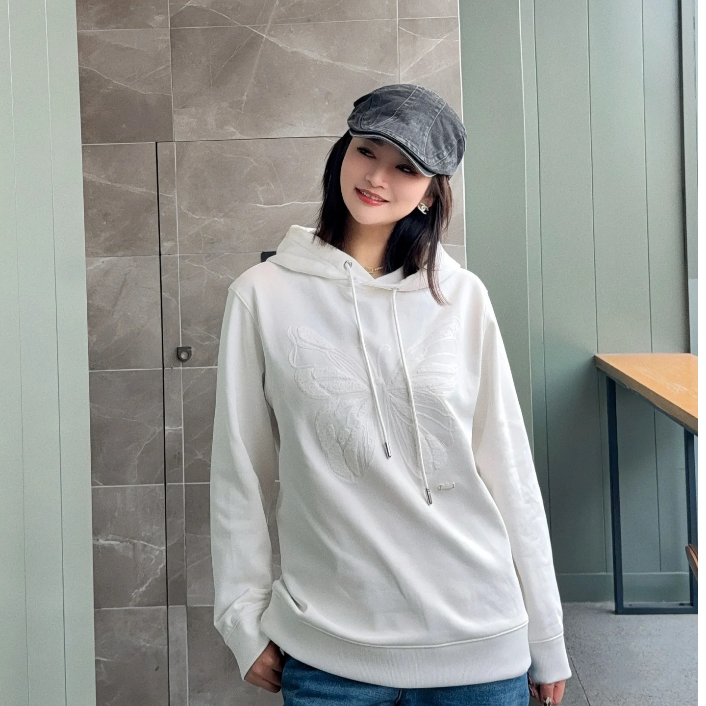 【商场同款】春秋新款蝴蝶花锁链绣连帽宽松长袖套头卫衣女530095