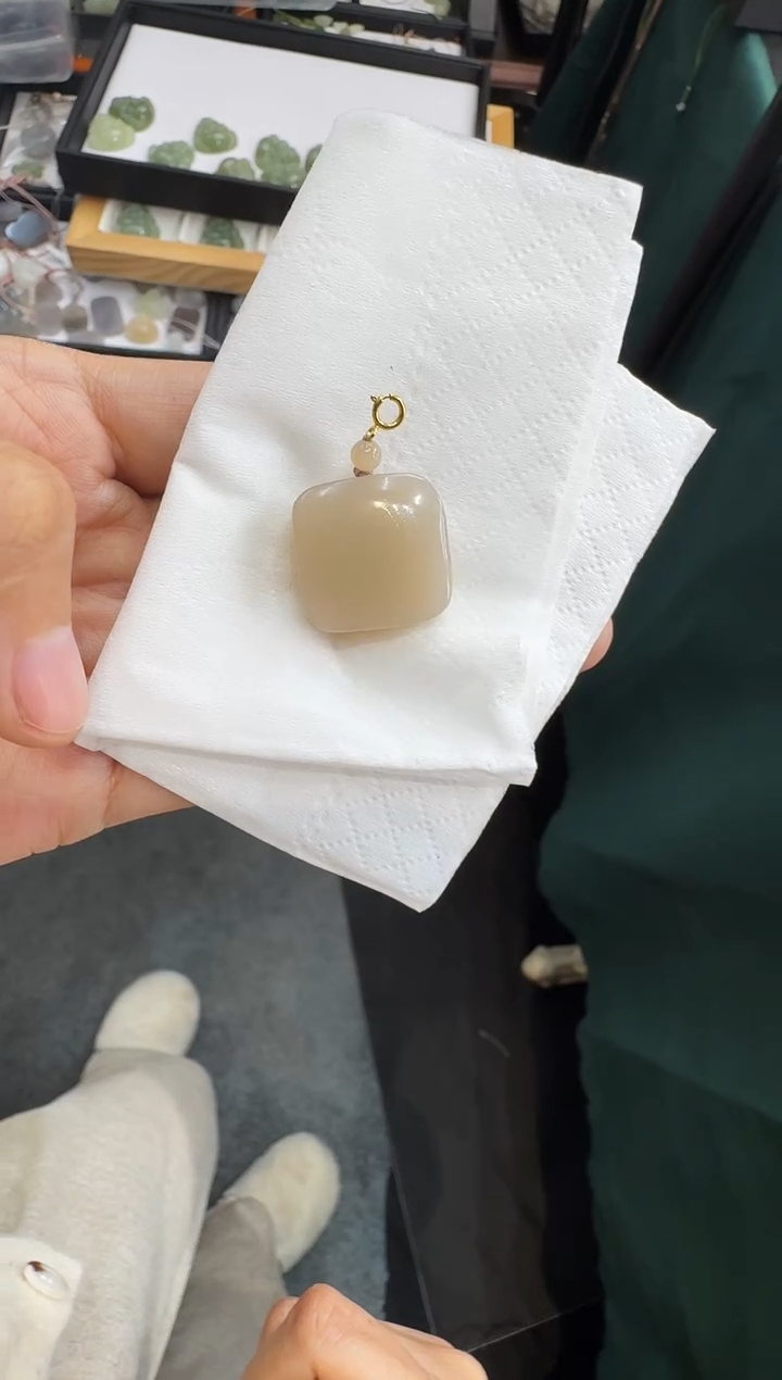 【闪购商品】和田玉颈饰未镶嵌藕粉方糖