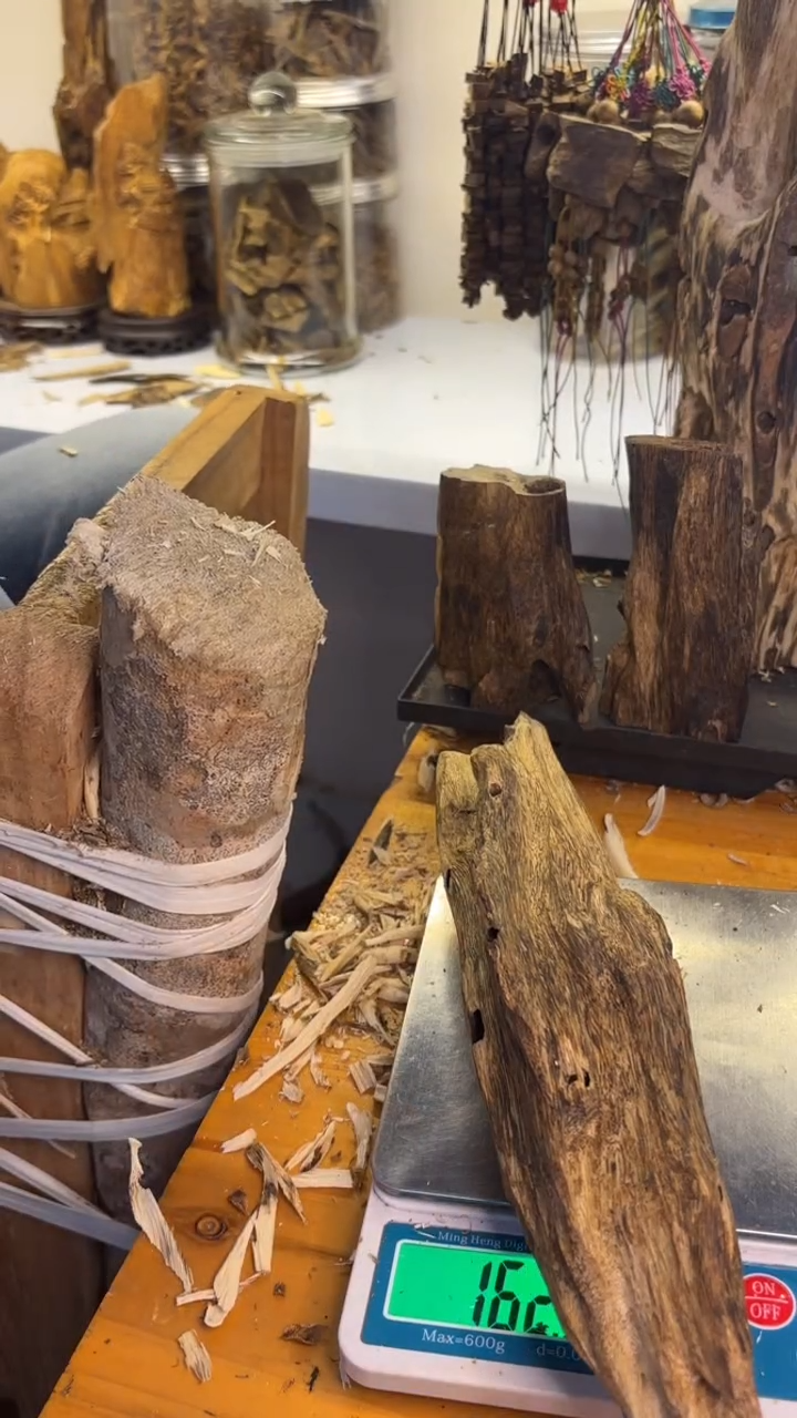 沉香沉香碎屑乌身圆叶品种162克