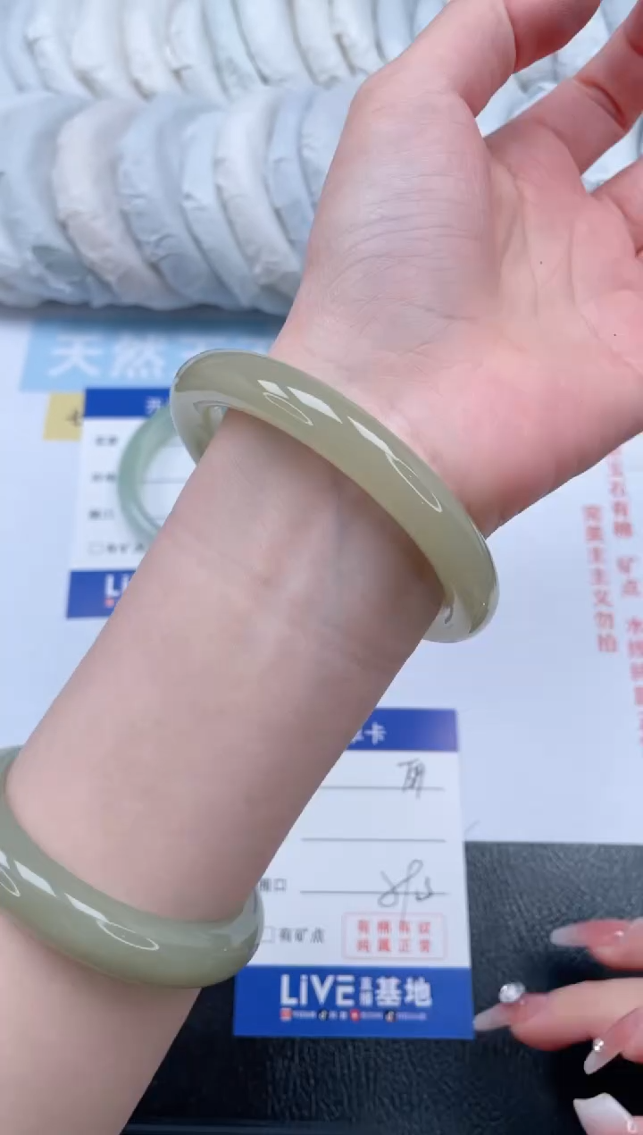 【闪购商品】石英质玉手镯未镶嵌T89-59.3