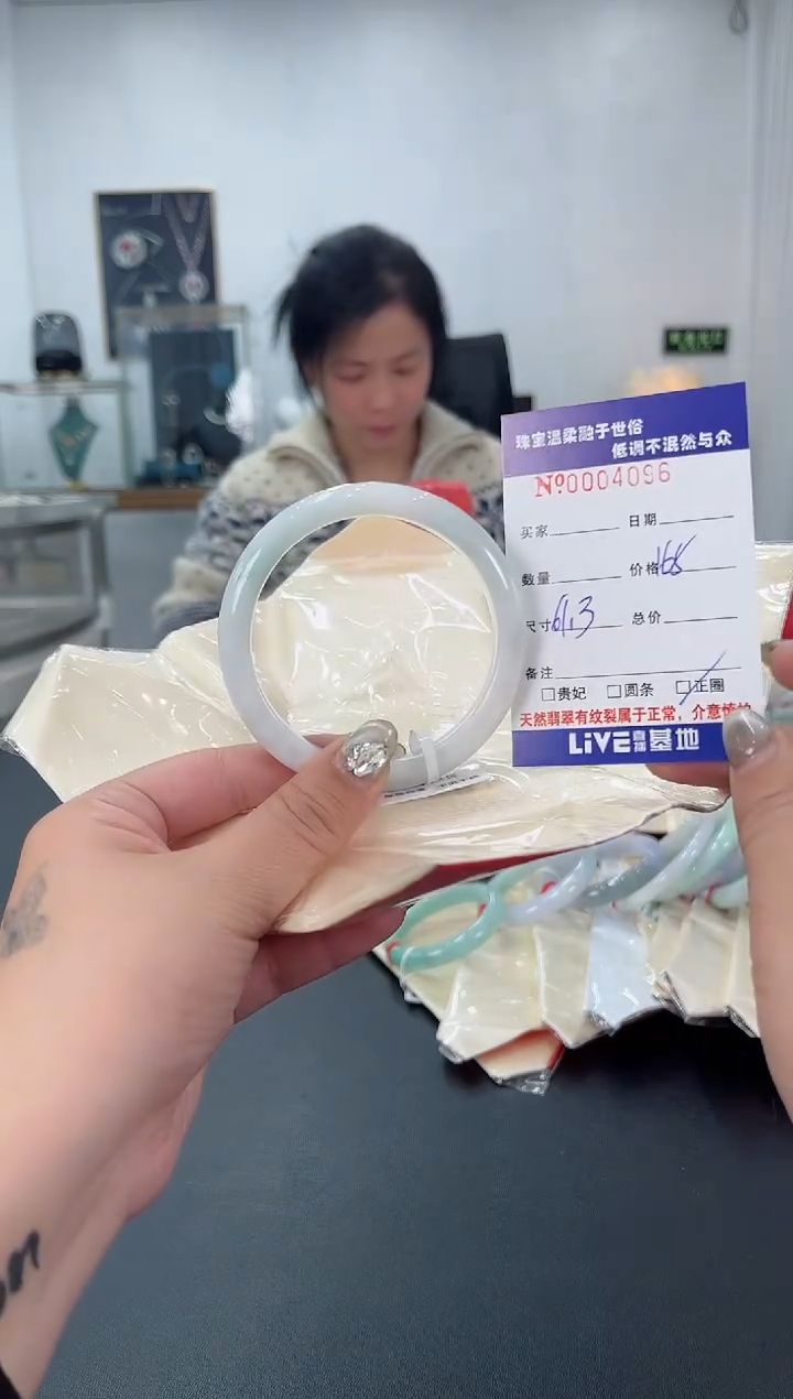 【闪购商品】翡翠手镯未镶嵌天然翡翠A货