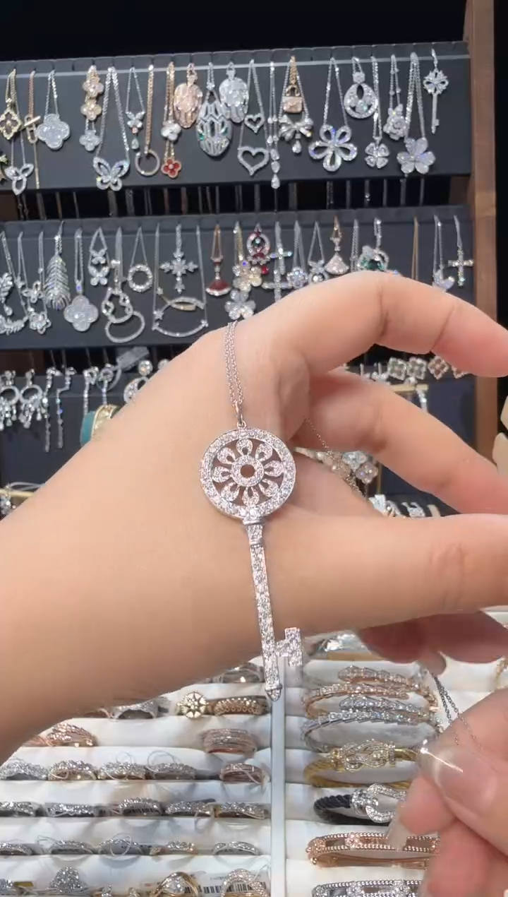 项链18K金镶嵌钻石项链