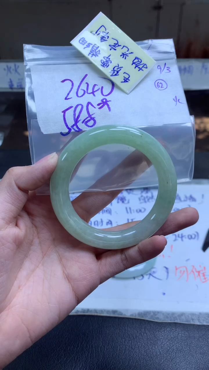 【闪购商品】定制翡翠未镶嵌手镯毛货需精细抛光+多人+2640元