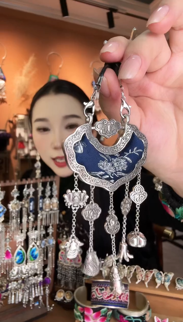 刺绣纯手工民族风吊坠