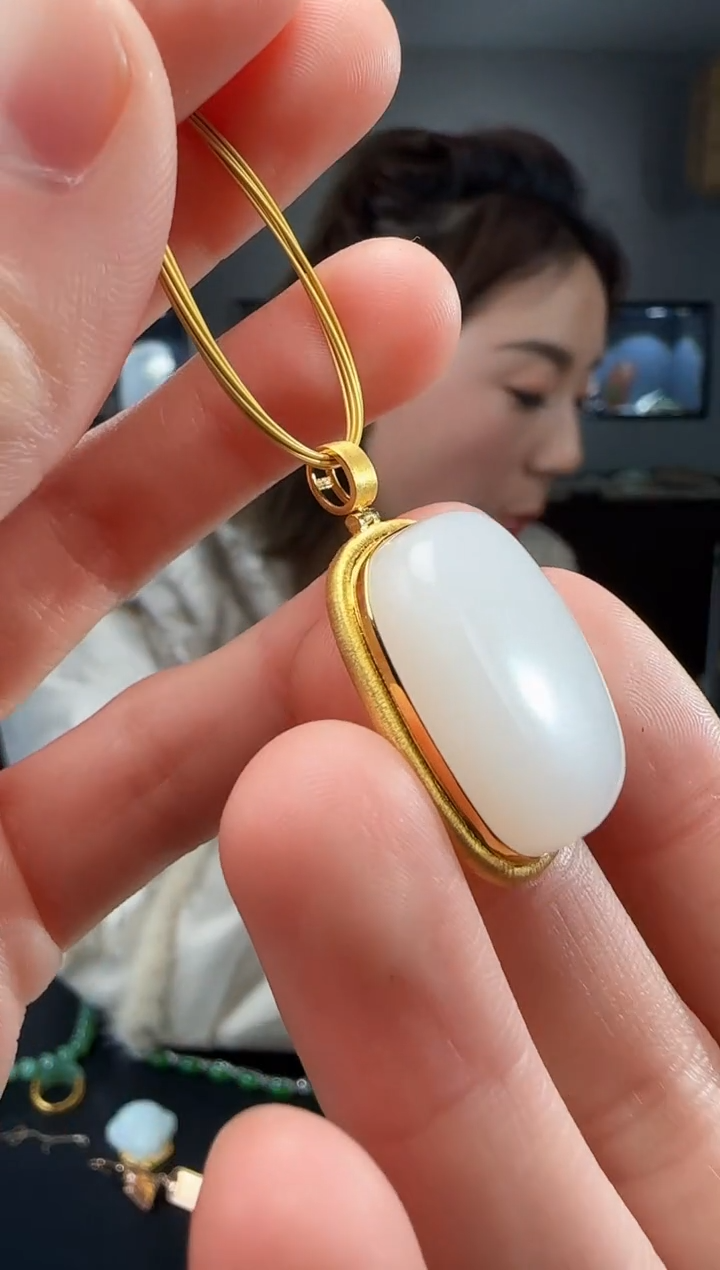 【闪购商品】和田玉吊坠(不含链)18K金镶嵌1