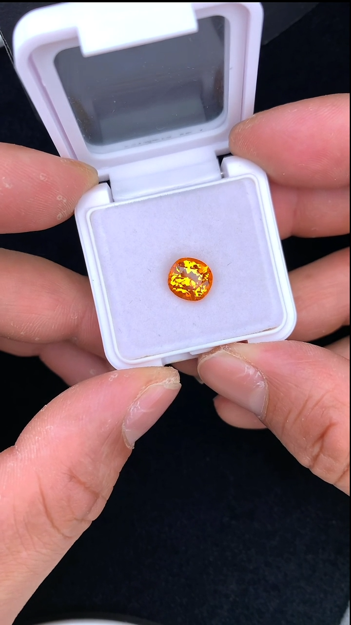 【闪购商品】石榴石（芬达石）裸石未镶嵌3.66克拉