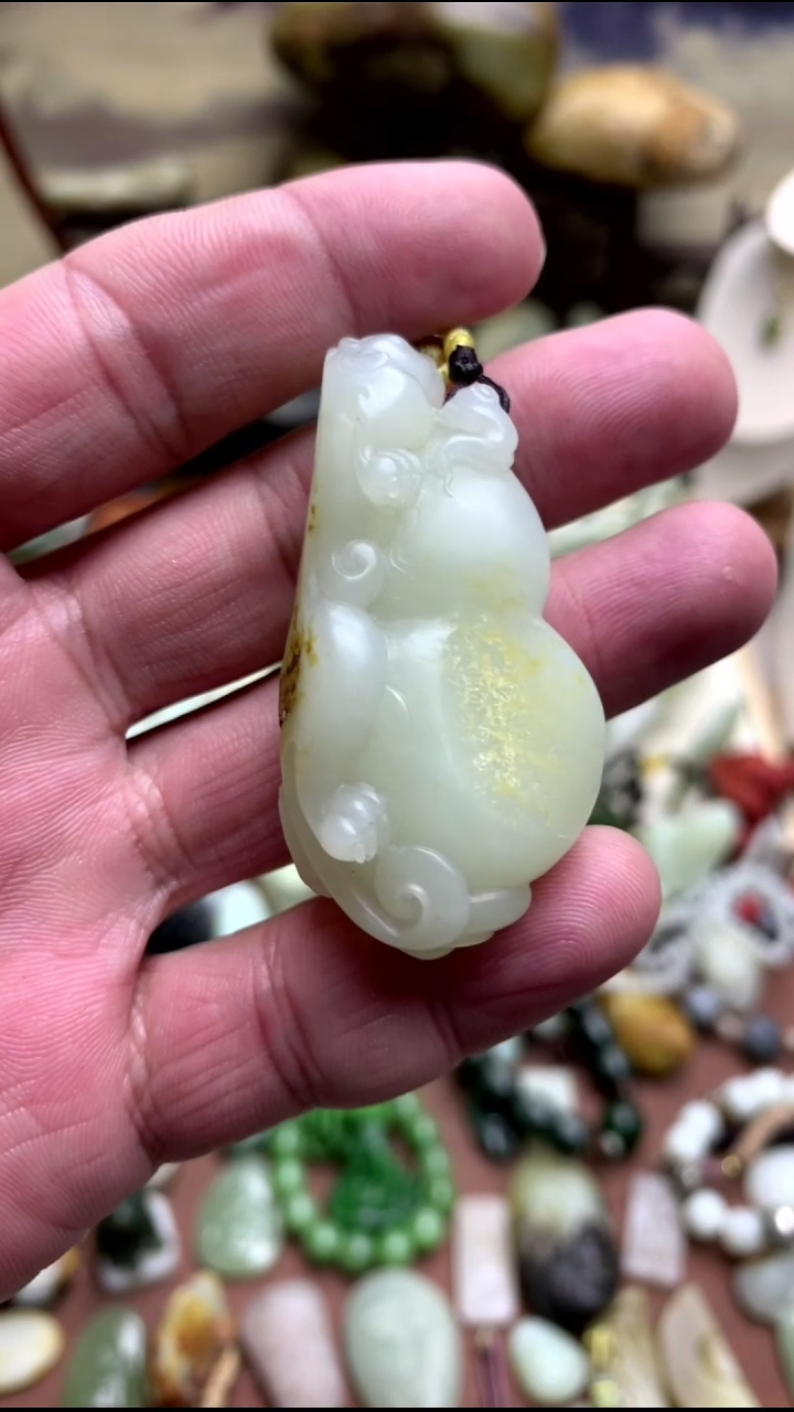 【闪购商品】和田玉颈饰未镶嵌貔貅子料