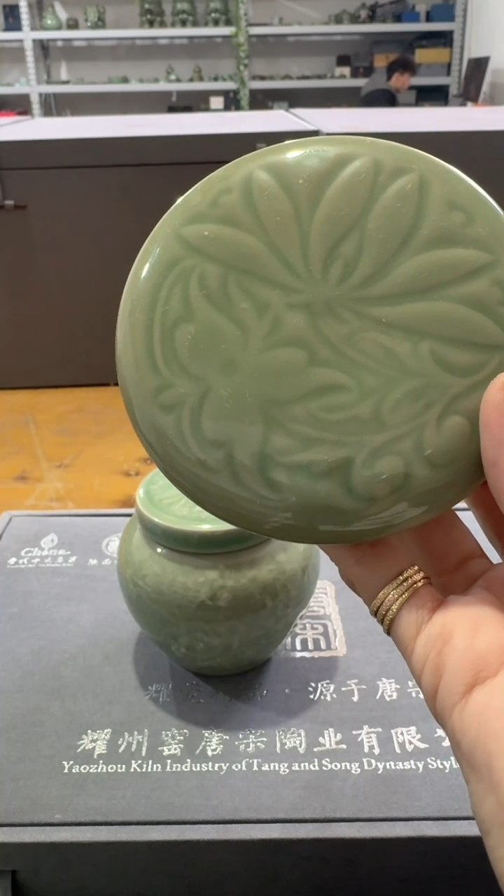 瓷片风*微瑕 莲纹茶叶罐【盖子】一个