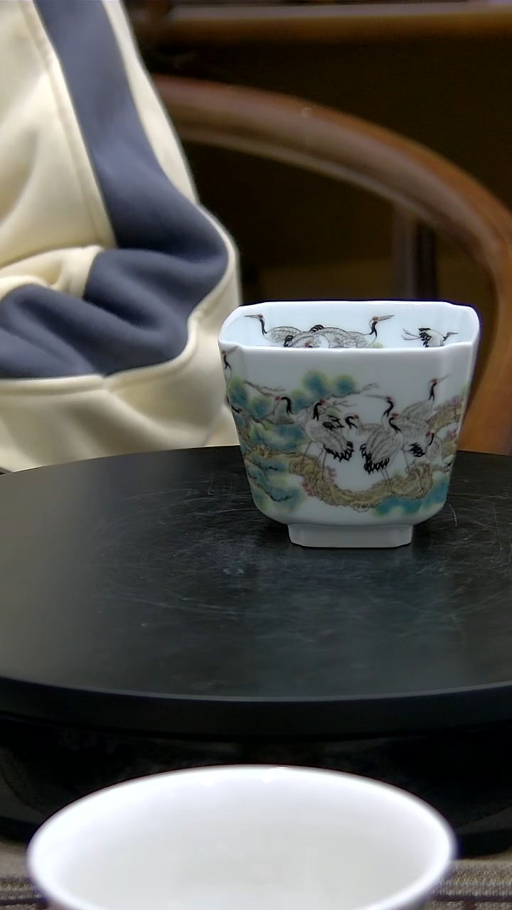 粉彩松鹤延年四方杯