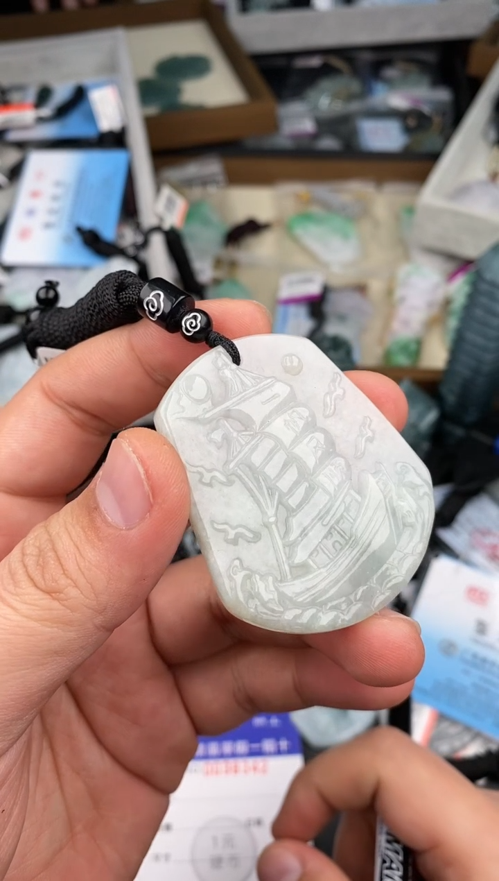 【闪购商品】翡翠颈饰未镶嵌  天然翡翠，一物一图