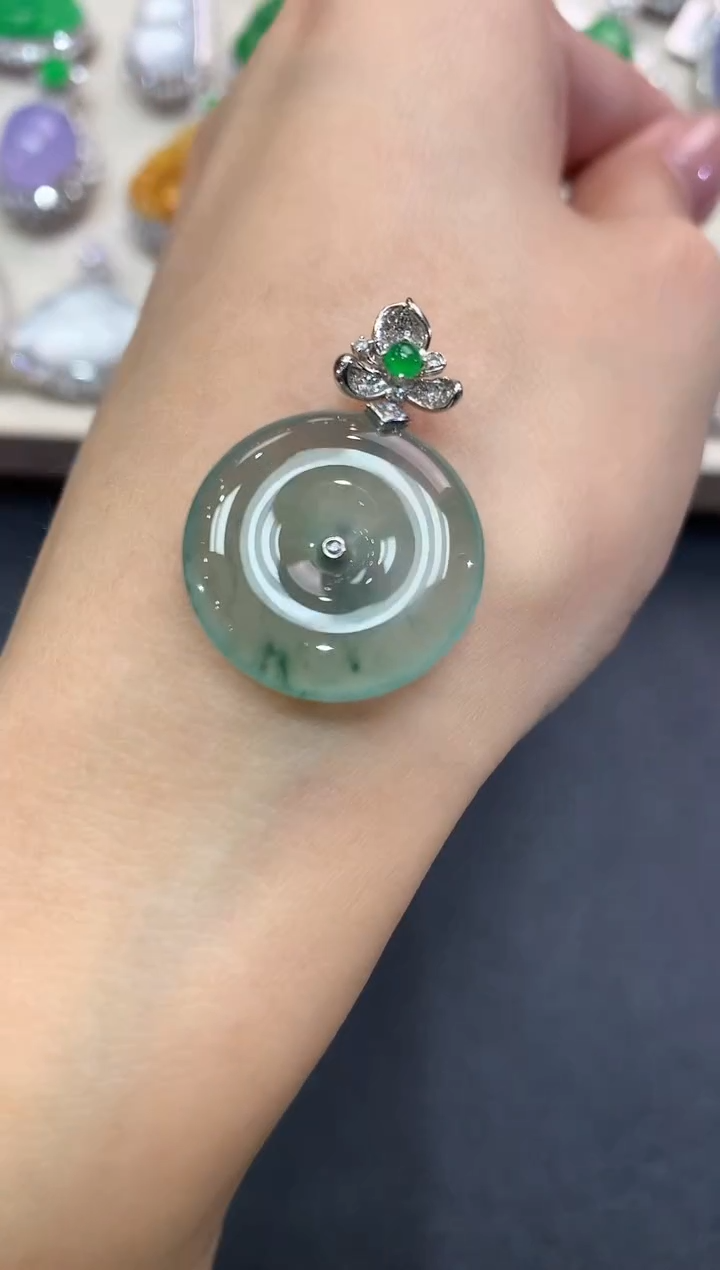 【闪购商品】翡翠吊坠(不含链)18K金镶嵌q38           