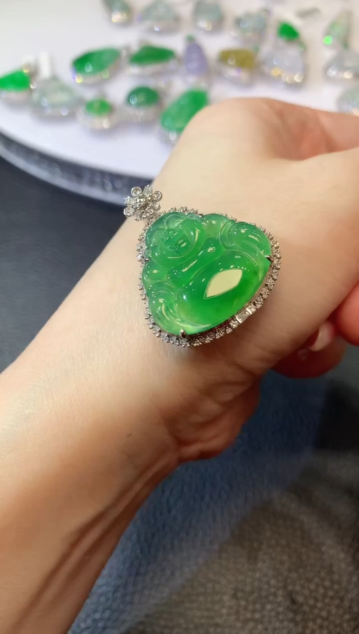 【闪购商品】翡翠吊坠(不含链)18K金镶嵌C43