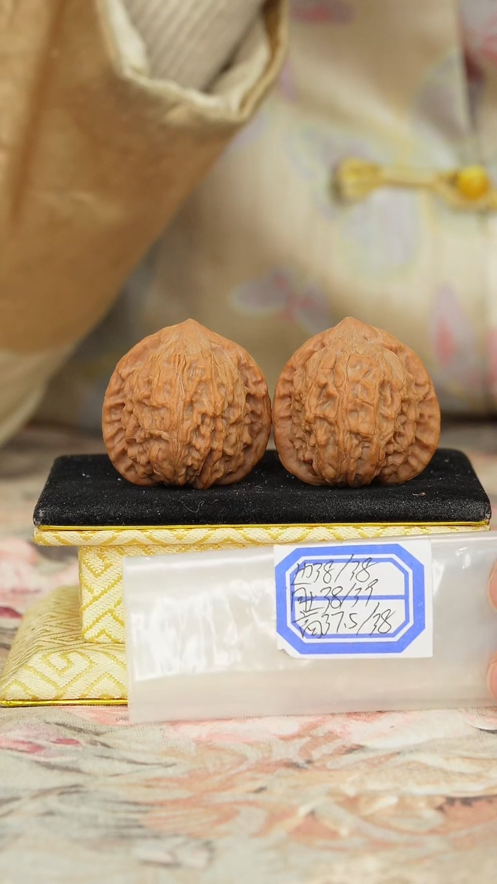 【闪购商品】文玩核桃把件罗家沟