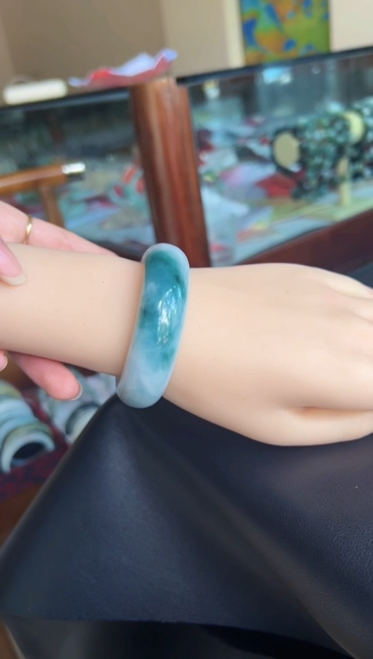 【闪购商品】翡翠手镯未镶嵌圈口52