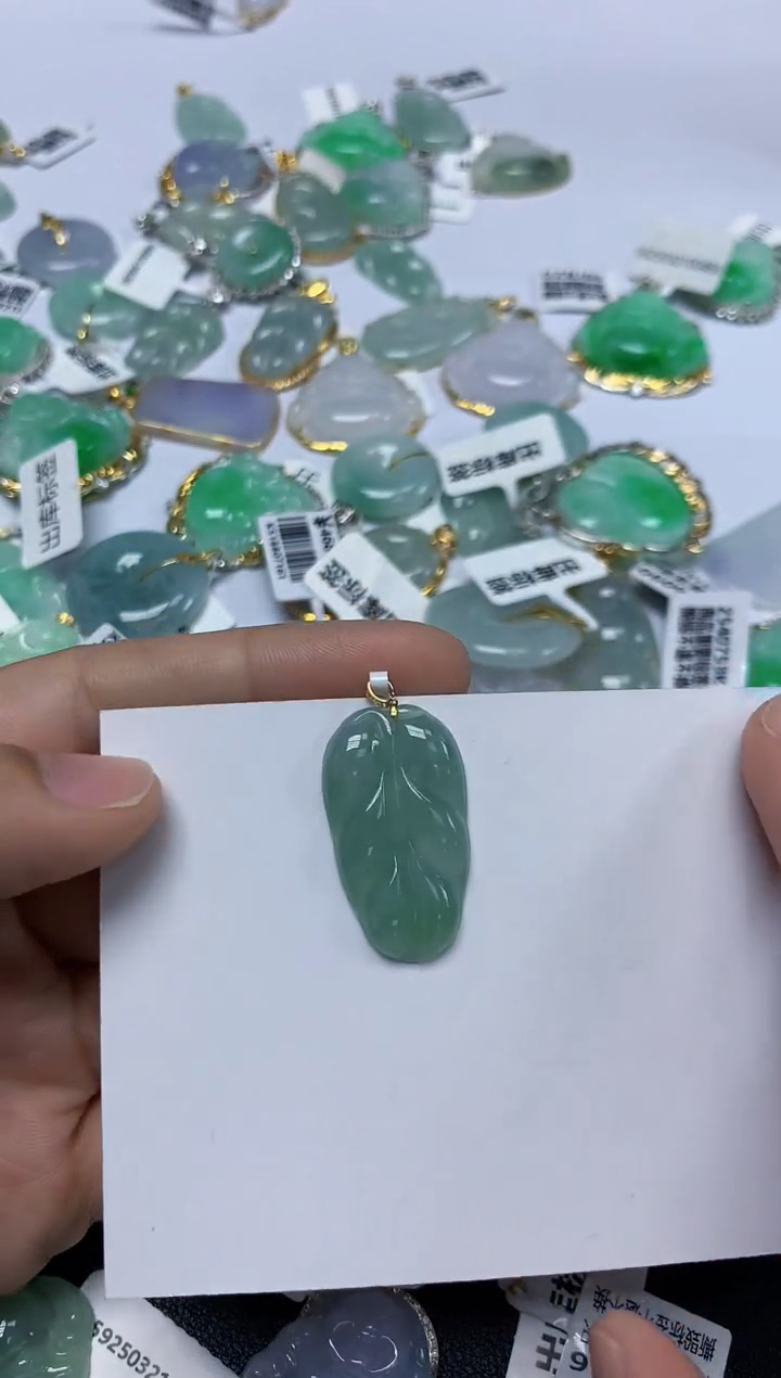 翡翠18K金镶嵌颈饰天然缅甸翡翠A货