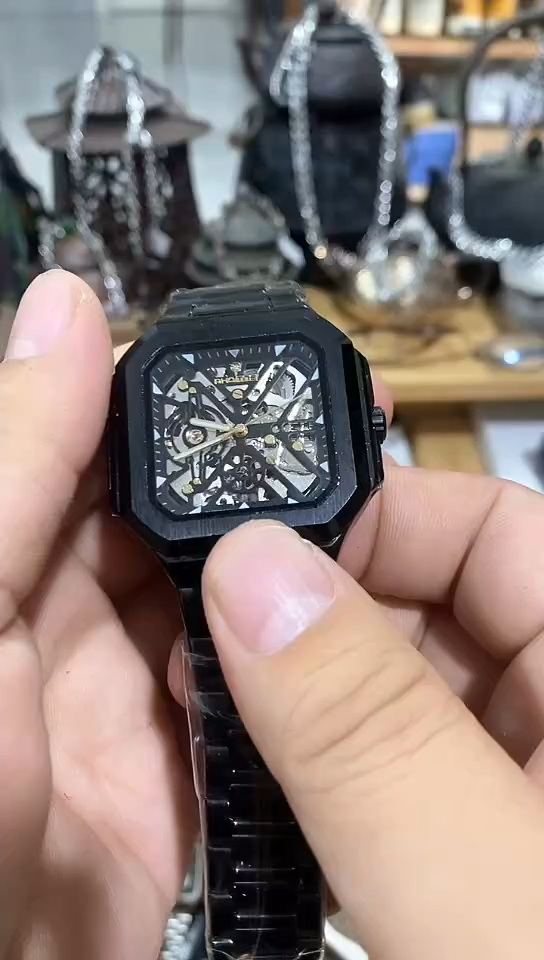 瓷片闪购商品  如图所示