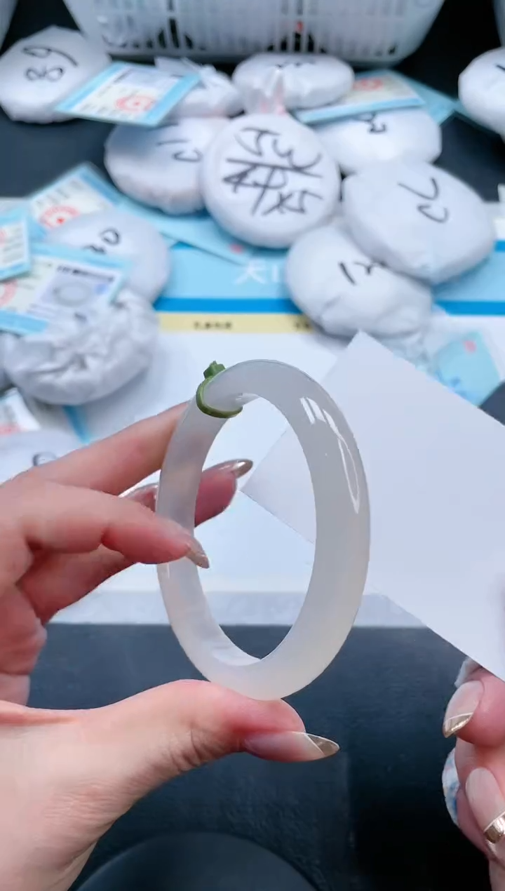 【闪购商品】石英质玉手镯未镶嵌18V216-60