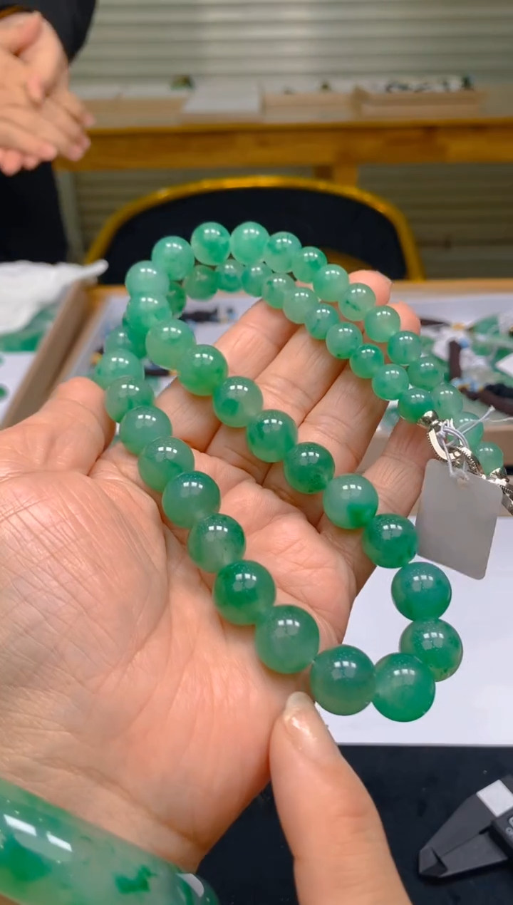 【闪购商品】石英质玉手链未镶嵌冰美人非洲翠064