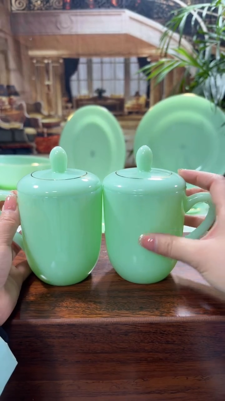 【闪购商品】....带盖子办公茶杯2个玉瓷   