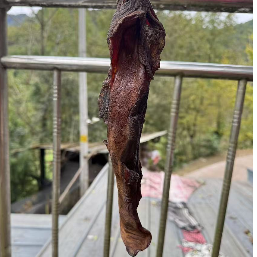 农家熟食土猪肉现场称重