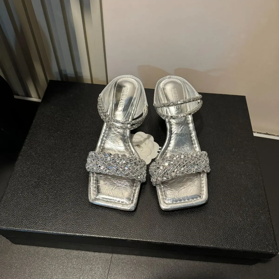 2025年新款春夏季水钻满钻时尚百搭爆款平底一字拖鞋女士 DY360