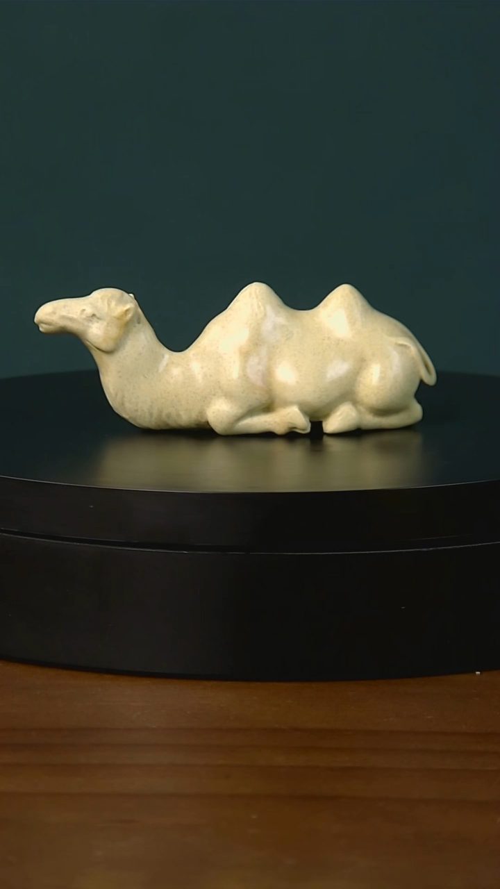 青田石瓷白骆驼笔搁8.2*2.4*2.8