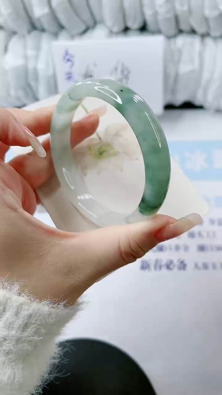 【闪购商品】石英质玉手镯未镶嵌多样性发货V420