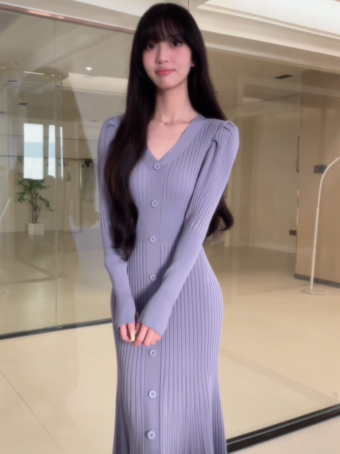 早秋 掌管曲线感的神v领排扣高腰泡泡袖纯色鱼尾针织连衣裙