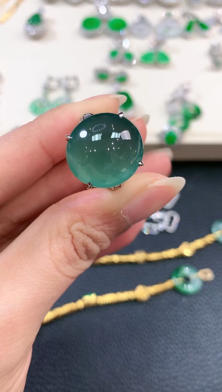 【闪购商品】翡翠戒指18K金镶嵌v112