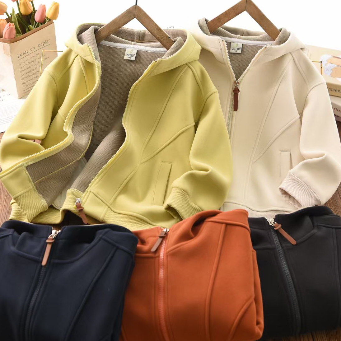 儿童加绒加厚连帽外套25冬款防风慕斯绒连帽男女童休闲上衣85812