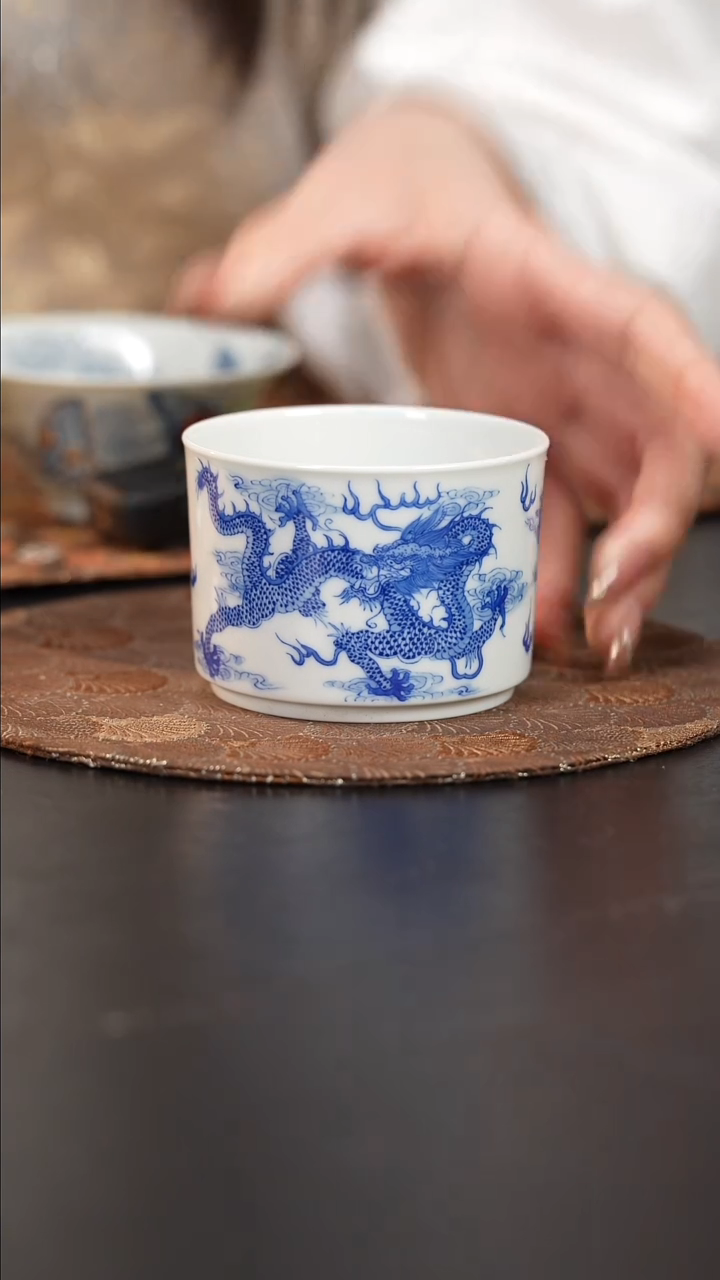 【闪购商品】杯看山柴窑青花龙杯