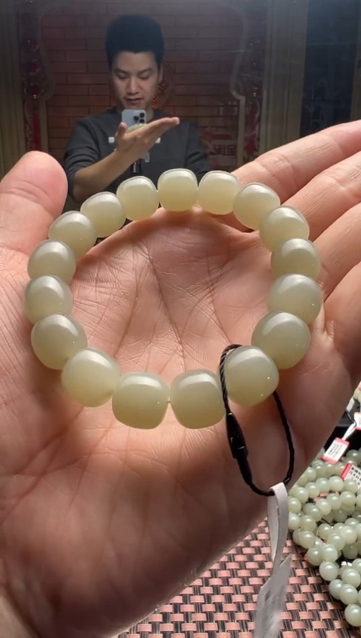 【闪购商品】和田玉手串未镶嵌且末料青白玉老型珠手串卡11*12