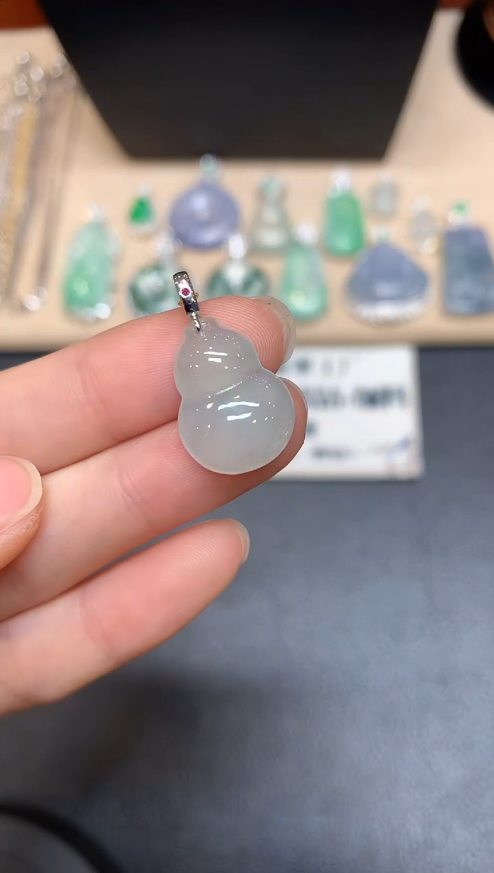 【闪购商品】翡翠颈饰18K金镶嵌葫芦【无服务费多样性发其一