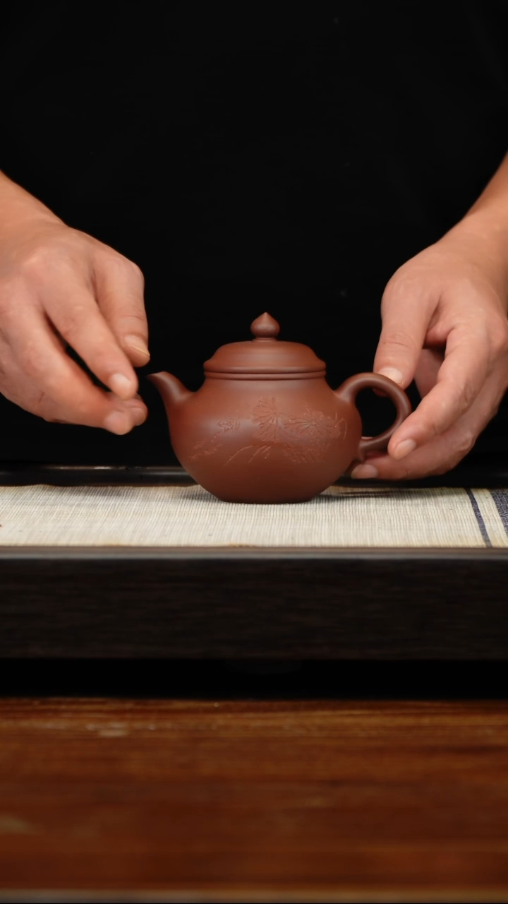 茶壶紫砂紫泥刻绘秋水