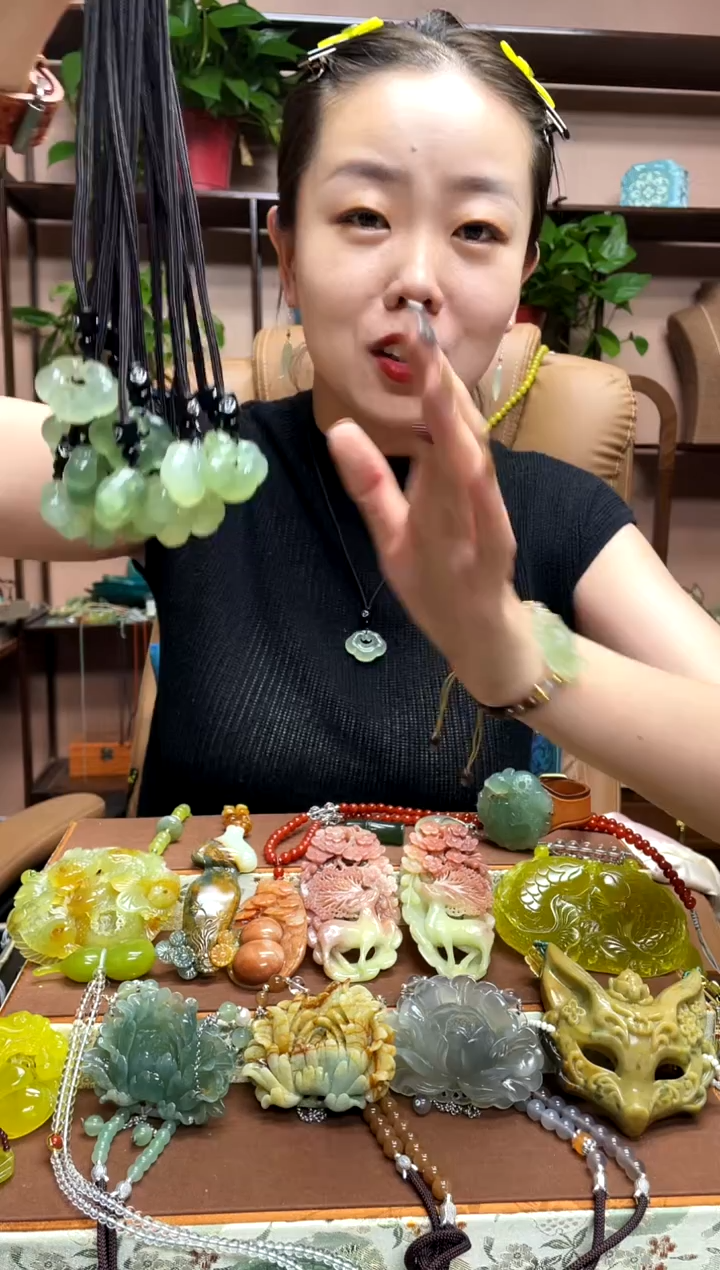 未镶嵌岫玉吊坠多样性发货发其中之一