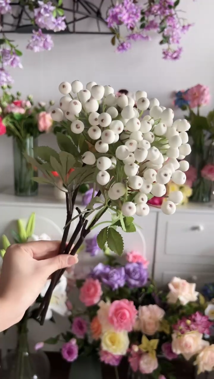 3枝白色蔓越莓果子