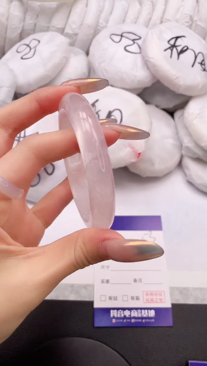 【闪购商品】石英质玉手镯未镶嵌14K53-56